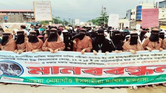 কোম্পানীগঞ্জে ইভটিজিংয়ের প্র তি বা দে শিক্ষার্থীদের মহাসড়ক অ*ব*রো*ধ