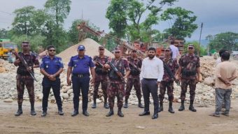 জাফলংয়ে ৭ হাজার ঘনফুট পাথর জ ব্দ