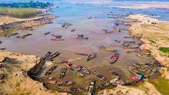 জাদুকাটায় নদীর তীর কেটে বালু চুরি, ৮ জনের নামে মামলা