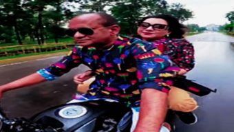 হেলমেট ছাড়া মোটরসাইকেল চালিয়ে সমালোচনায় সিসিকের প্রধান নির্বাহী কর্মকর্তা
