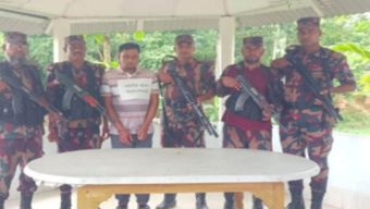 বড়লেখা সী’মান্তে ভা’রতীয় নাগরিক আ’টক
