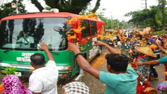 প্রধানমন্ত্রীকে স্বাগত জানালো সিলেটবাসী