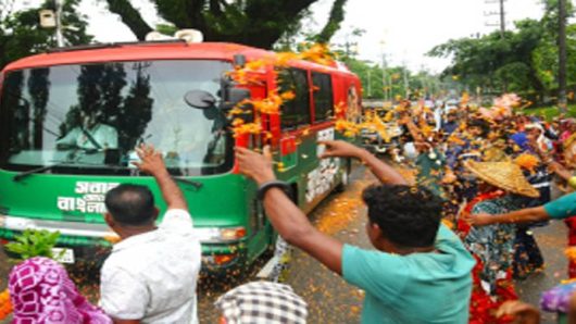 প্রধানমন্ত্রীকে স্বাগত জানালো সিলেটবাসী