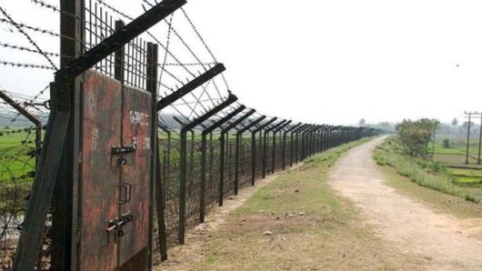সীমান্তে বি এস এফে র গু লি, আ হ ত দুই বাংলাদেশি