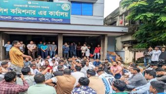 সিলেটে পুলিশ কমিশনার কার্যালয়ে অবস্থান কর্মসূচি ছাত্রদলের
