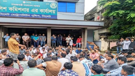 সিলেটে পুলিশ কমিশনার কার্যালয়ে অবস্থান কর্মসূচি ছাত্রদলের