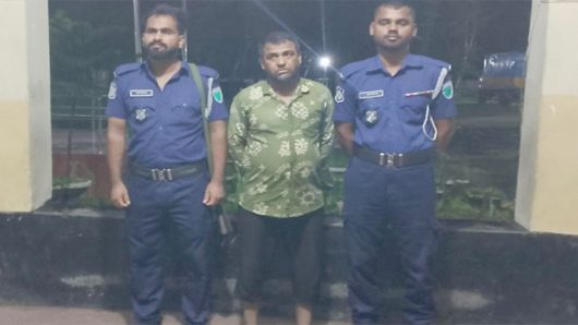 সিলেটে অ বৈ ধ ভা বে বালু তোলার দায়ে একজন আ ট ক