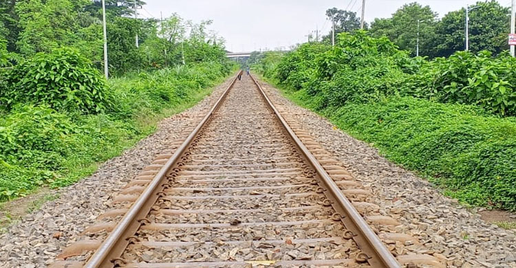 বগুড়ায় ট্রেনে কাটা পড়ে ২ বছরের এক শিশু নিহত