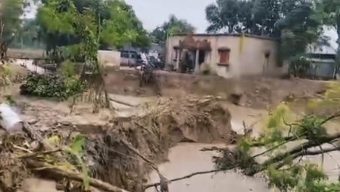 মাধবপুরে খালের গর্বে বিলীন ৫ পরিবারের বসতঘর