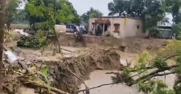 মাধবপুরে খালের গর্বে বিলীন ৫ পরিবারের বসতঘর