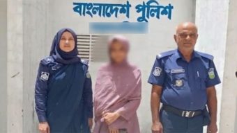 চেম্বারে ডুকে চিকিৎসককে মা*র*ধ*র, তরুণী গ্রে প্তা র