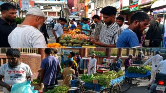 সিলেটের রাজপথে পুলিশ-হকার লুকোচুরি চলছেই