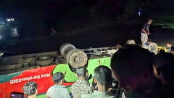 সুনামগঞ্জে বাস খাদে পড়ে প্রাণ গেল নারীর, আ*হ*ত ২০