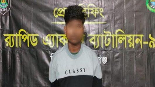 ওয়ালটন শো’রুমের পাশ থেকে র‌্যাব ধরল ৩জনকে