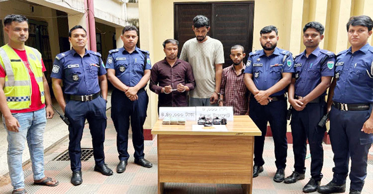 মৌলভীবাজারে ইয়াবা ও নগদ ৪ লাখ ৪০ হাজার টাকাসহ গ্রে প্তা র ৩