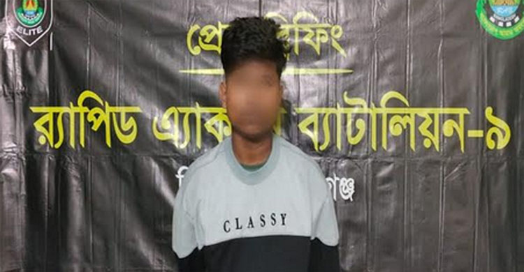 ওয়ালটন শো’রুমের পাশ থেকে র‌্যাব ধরল ৩জনকে