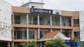 নিয়ন্ত্রণ হারিয়ে চলন্ত বাসের নিচে মোটরসাইকেল, দুই আরোহী নি হ ত