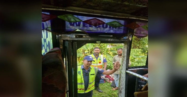 সিলেটে পর্যটকদের হয়রানি, ৪ পুলিশ বরখাস্ত