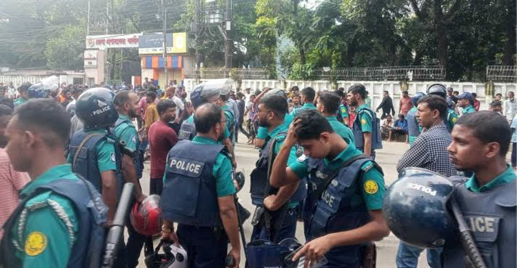 সিলেটে পুলিশি অভিযানে গ্রেফতার ৩৮, চোরাইপণ্য জব্দ