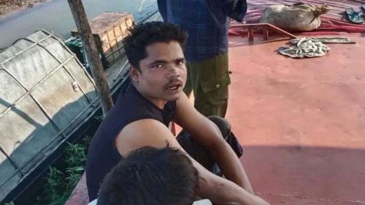 নদীর বুকে চাঁ দা বা জী, অভি আ ট ক