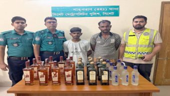 সিলেটে বালুর ট্রাকে মিলল ভারতীয় মদের চালান,চালক-হেলপার গ্রেফতার