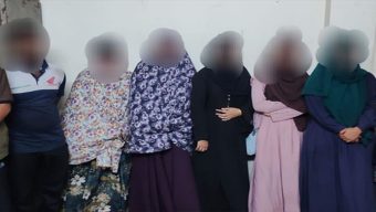 উপশহরে বাসার ভেতর থেকে পাঁচ তরুণীসহ আটক ৬