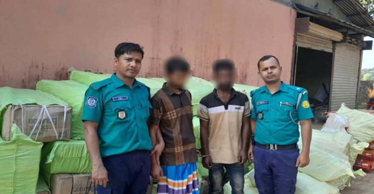 এয়ারপোর্ট এলাকায় বালুভর্তি ট্রাকে মিলল প্রায় ১০ লাখ টাকার ভারতীয় পণ্য, গ্রেফতার ২