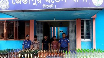 পূজায় সীমান্তে বেড়েছে চোরাচালান, ভারতীয় মাদকসহ আটক ৪