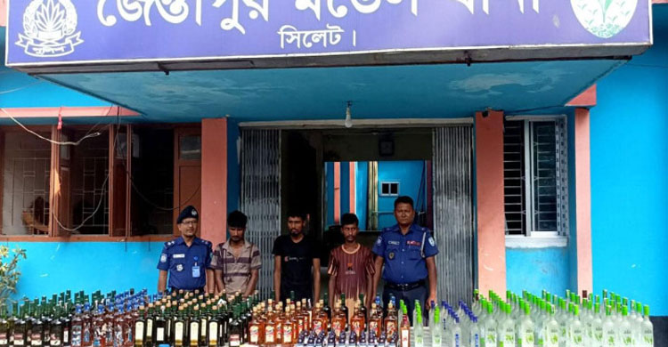 পূজায় সীমান্তে বেড়েছে চোরাচালান, ভারতীয় মাদকসহ আটক ৪
