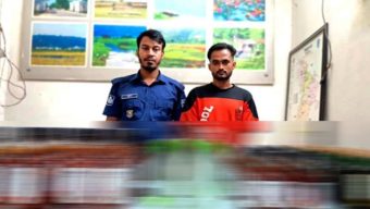 জৈন্তাপুরে অটোরিকশাসহ ৯৬ বোতল মদ জব্দ ,চালক গ্রেফতার