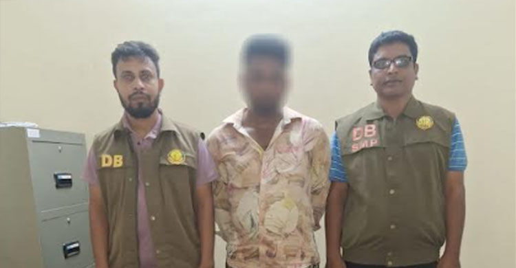 জাফলং থেকে ছেড়ে আসা বাসে যা পেল পুলিশ