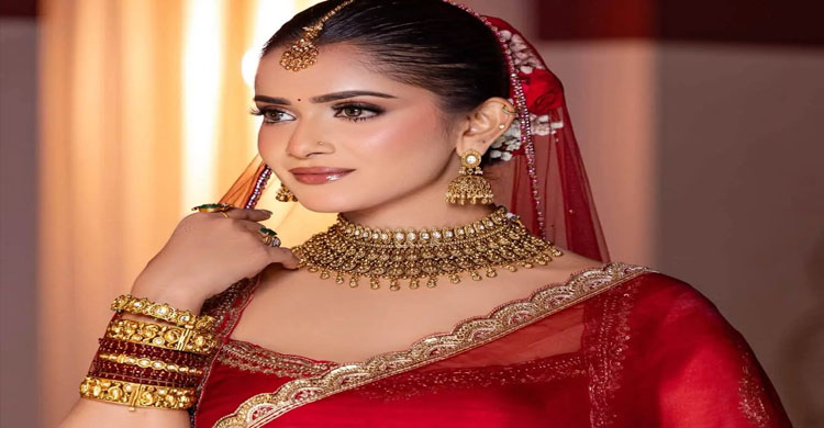 বধূ সাজে তানজিন তিশা, এক শাকিব খান লিখলেন, ‘তুমি আমার ক্রাশ’